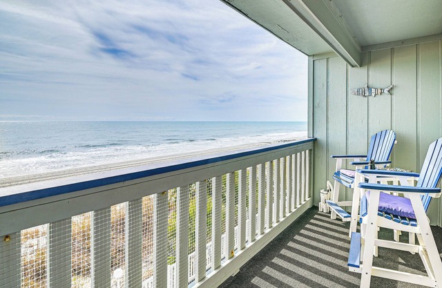 On-The-Beach Escape: Oceanfront in Surfside!