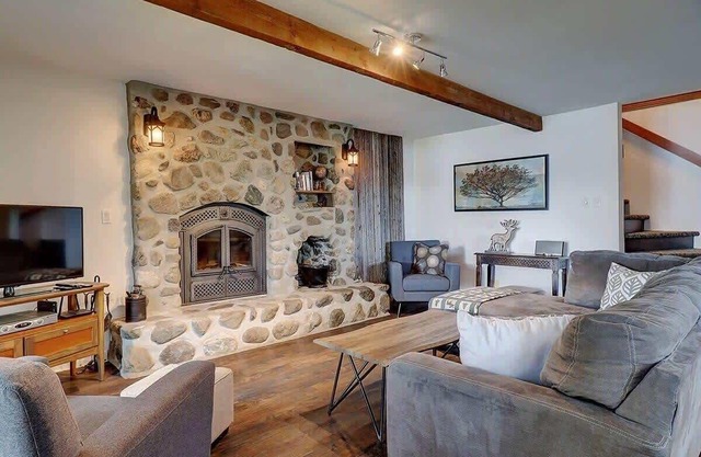 On the edge of lac Lovering - Spa - Monthly