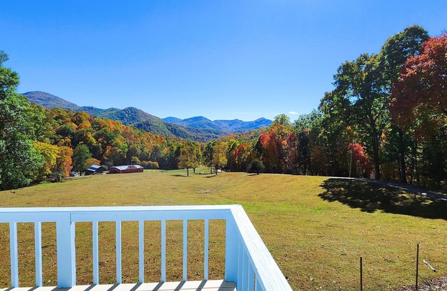 On the Mountain - 200 Acres of Privacy!