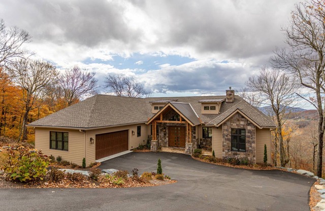 On The Rocks - Luxury Sugar Mountain Home with VIEWS!