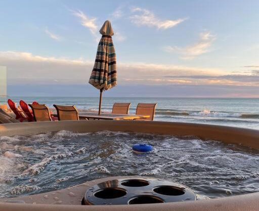 ON THE SAND! Private Beach! OCEAN FRONT HOT TUB!