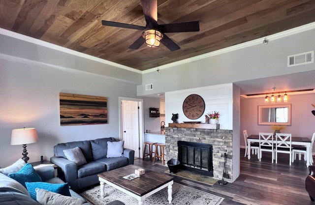 On top of the World- 2bd/2ba