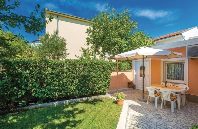 One bedroom apartment with terrace Novi Vinodolski (A-19963-a)