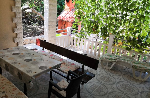 One bedroom apartment with terrace Drvenik Mali, Drvenik (A-16787-d)