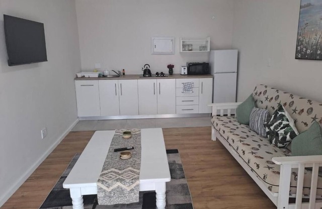 One-Bedroom Apartment - Sleeps 2 adults in a King size bed and 2 children.nn