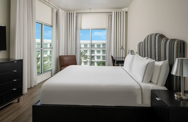 One-Bedroom Apartment near Disney