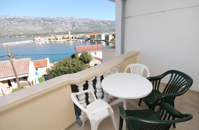 One bedroom apartment with terrace and sea view Vinjerac, Zadar (A-3248-c)