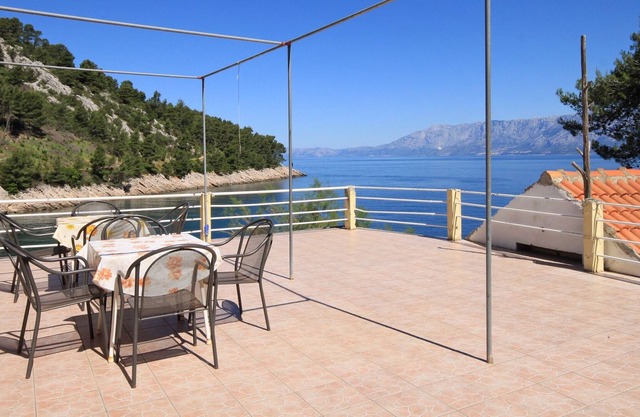 One bedroom apartment near beach Cove Mala Pogorila, Hvar (A-8952-a)