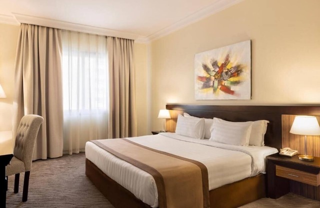 One Bedroom Apartment Near Al Shamsi Building By Luxury Bookings