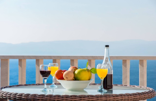 One bedroom apartment with terrace and sea view Pisak, Omiš (A-2827-e)