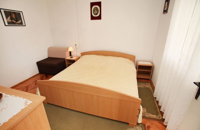 One bedroom apartment with balcony Trogir (A-15011-b)