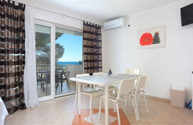 One bedroom apartment with terrace and sea view Balića Rat, Omiš (A-20494-a)