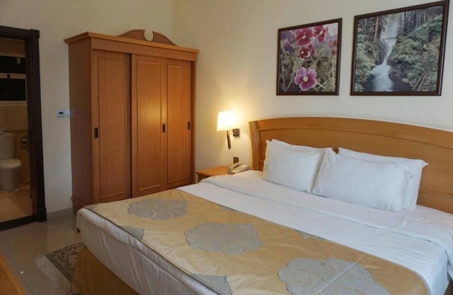 One Bedroom Apartments Near Khalid Lake