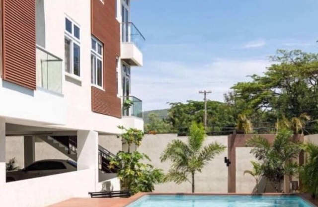 One Bedroom City Apartment with Pool