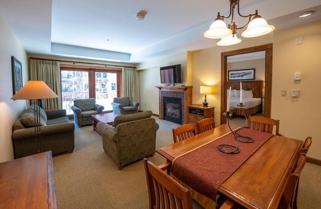 One Bedroom Condo with Large Balcony over Mountaineer Square condo