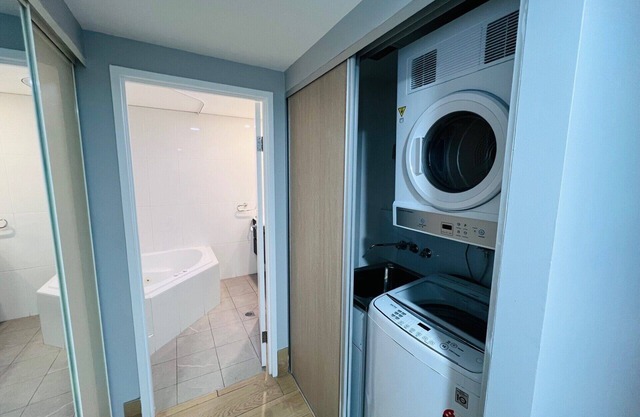 One Bedroom Deluxe Spa Apartment