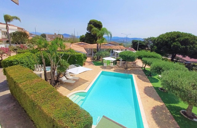 One bedroom, ground floor | with pool and breathtaking view to the sea