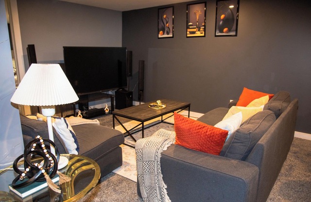 One-bedroom guest suite with private entry