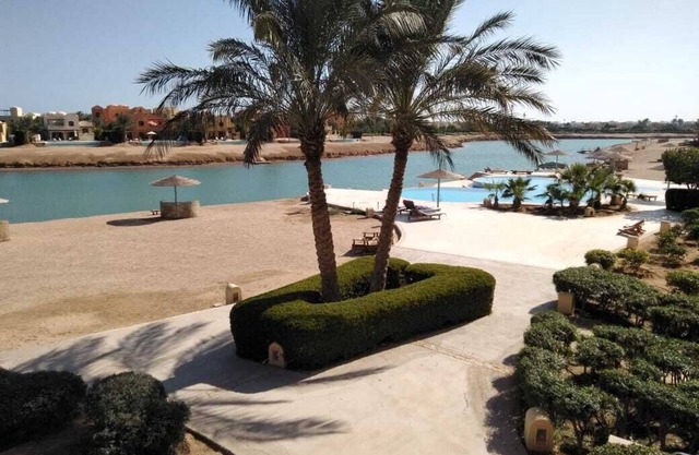 One bedroom in West golf