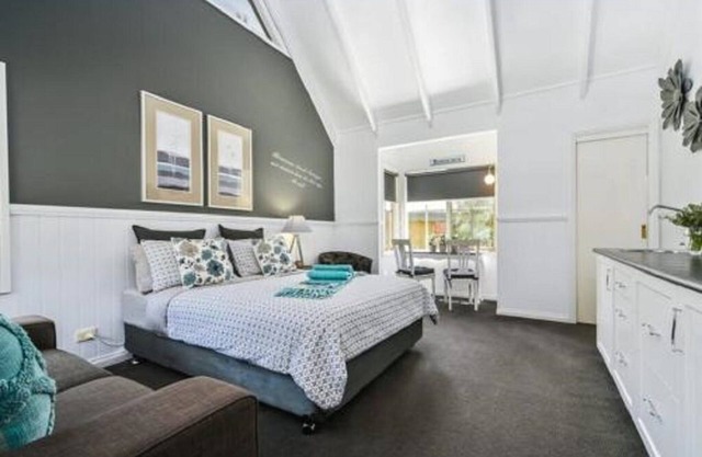 One-Bedroom Queen Suite