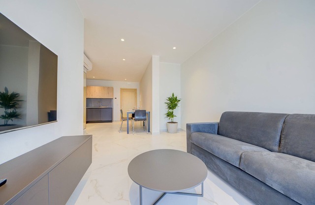 One Bedroom - Suite 8