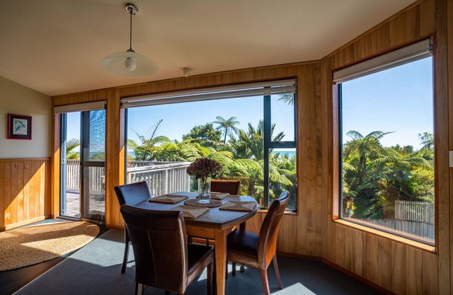 One bedroom upstairs apartment with sea views