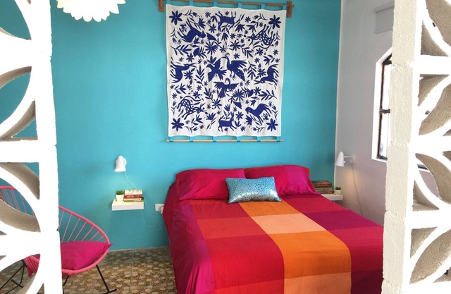 One block to the beach! Three blocks to plaza, stores and public transit