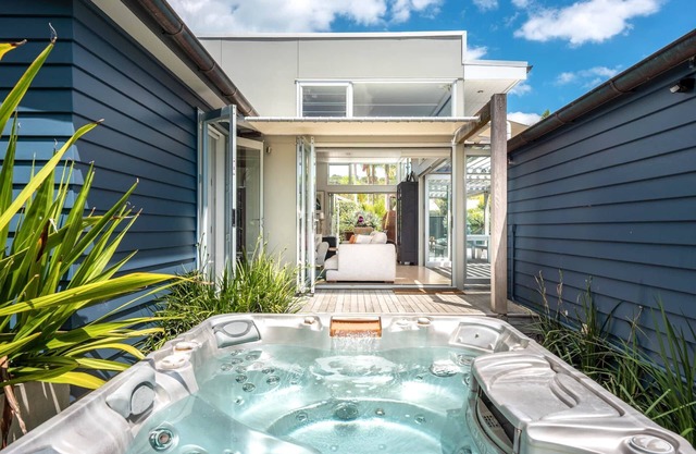 ONEROA OASIS with heated Pool