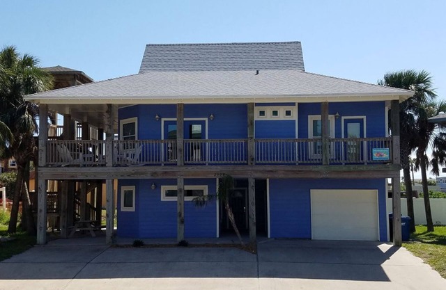 ONLY In-Town Neighborhood w/Restaurant, Bar, Pool/Hot Tub, Beach & Cart Access