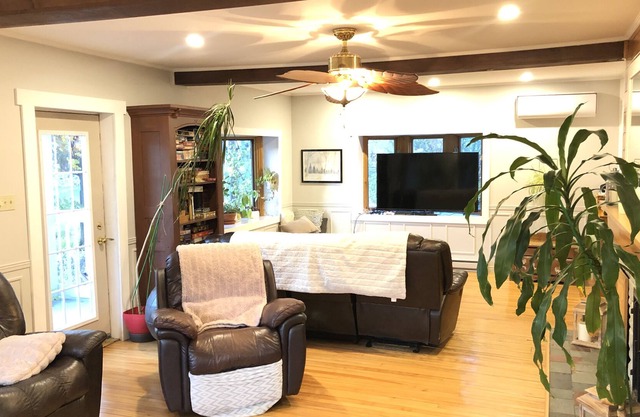 ONLY PER MONTH Beautiful House in Magog / Belle propriété à Magog