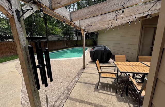 Open, Comfortable Kingwood Home Family Friendly With Pool MUST SEE