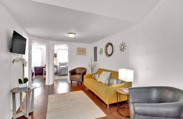 Open Flat by Park & Metro