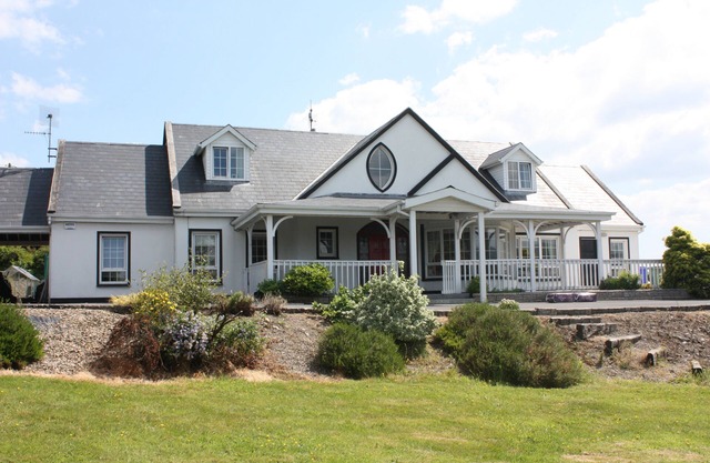 Open Plan American Ranch style Villa with stunning lake & Mountain Views
