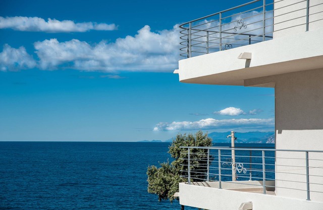 Open Sea Apartments