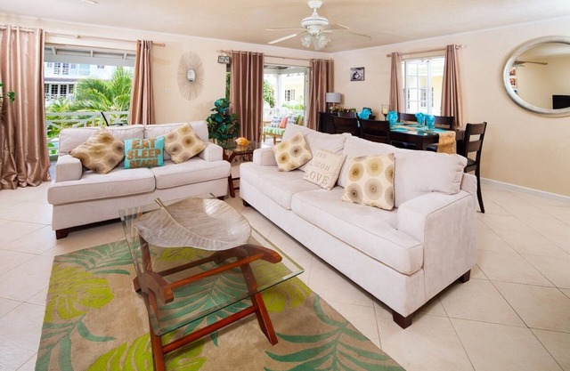 Oppposite Beach with Pool - Margate #4 (2 bed)