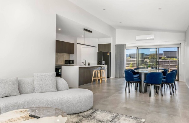 Opulence Cove Inverloch