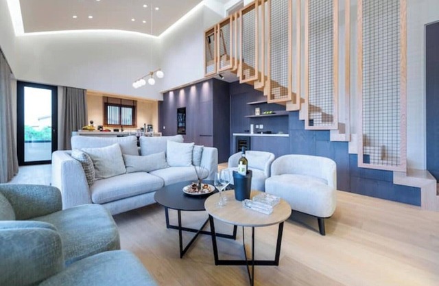 Opulent Penthouse 1 at the heart of Varkiza