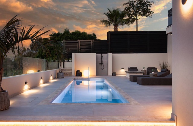 Orama Luxury Suite, 3 Bedrooms with Private Pool, Sleeps 6