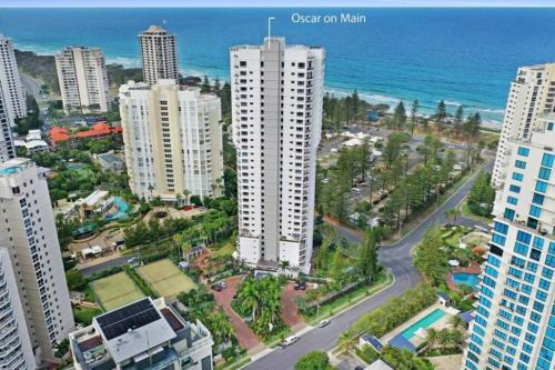 Oscar on Main 2B - Heart of Main Beach Ocean Views - Hosted by Coastal Letting Co.