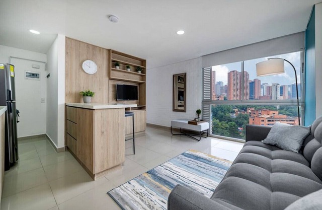 Oslo 2403 - 24th floor apartment-city view 5mins lleras park