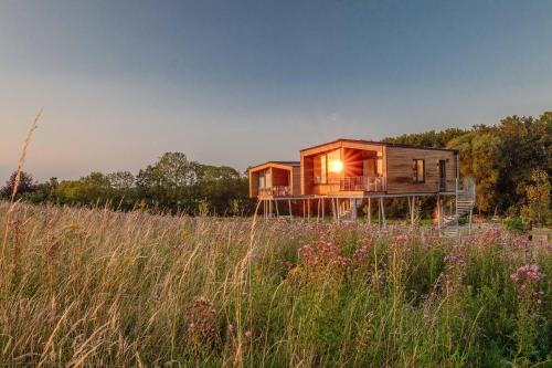 Ostsee Baumhaushotel in der Natur mit Sauna und Whirlpool