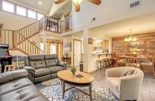 Our home is located 2 Mins to Ski Lift & Indoor Outdoor Waterpark! Pet Friendly