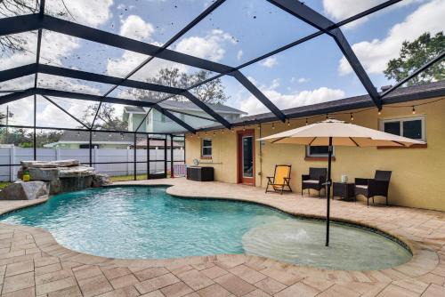 Outdoor Oasis, 4 Mi to Beach Largo Family Escape!