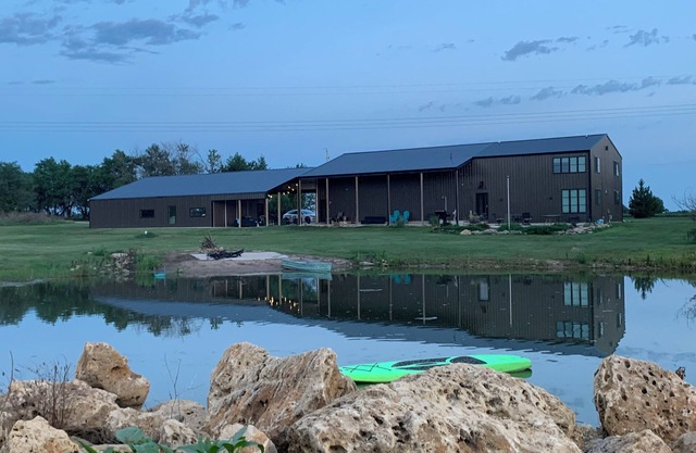 Outdoor Oasis and Pickleball Paradise: Fishing, Paddle-boarding, Swimming