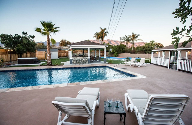 Outdoor Oasis w/Pool, Sauna, Jacuzzi