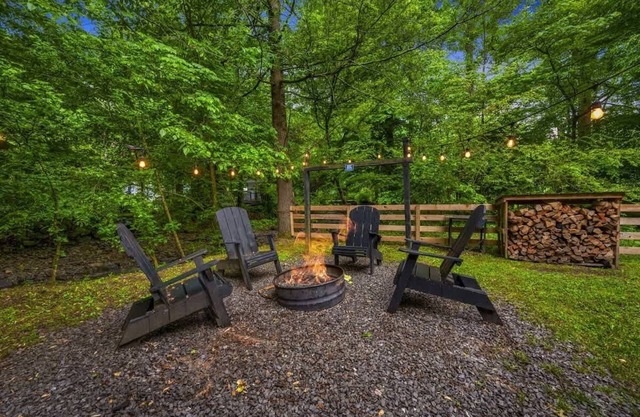 Outdoor Retreat Creek, Jacuzzi