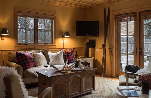Outpost: Alpine Cottage Three