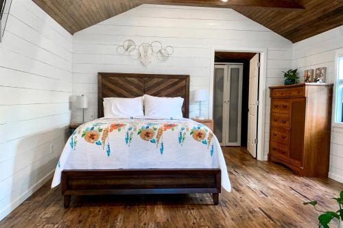 Outstanding Lakefront Cabin in Makanda, Illinois
