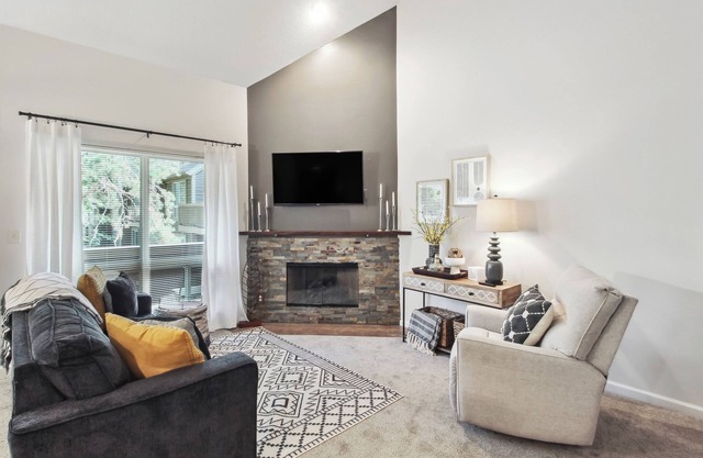 Overland Park Condo, Close to Lakes & Parks!