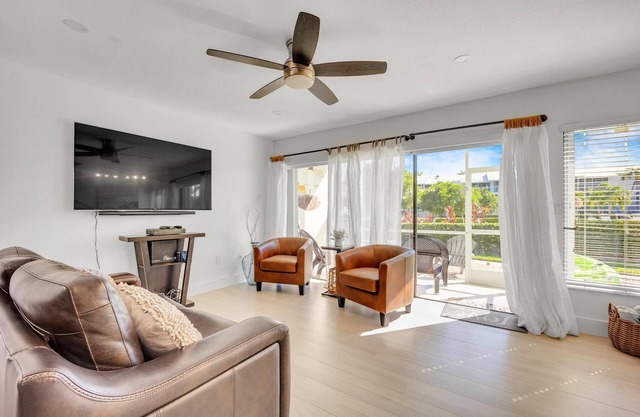 Overlooking the Lagoon and Pool Includes Use of Golf Cart & 2 Kayaks